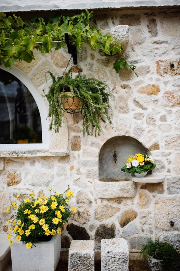 Apartments Nejasmic - Little House For Peaceful And Domestic Vacation Bol Exterior photo