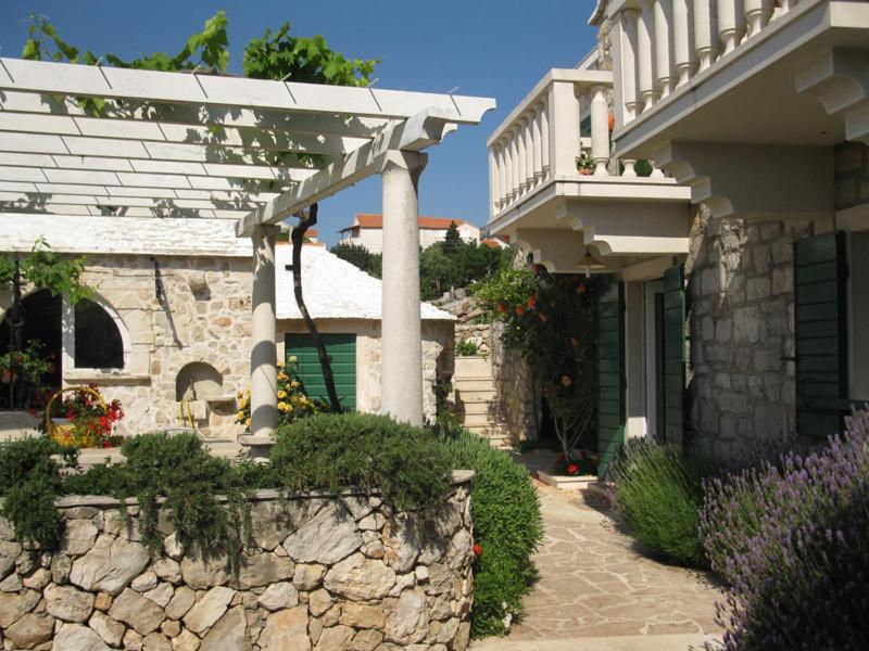 Apartments Nejasmic - Little House For Peaceful And Domestic Vacation Bol Exterior photo