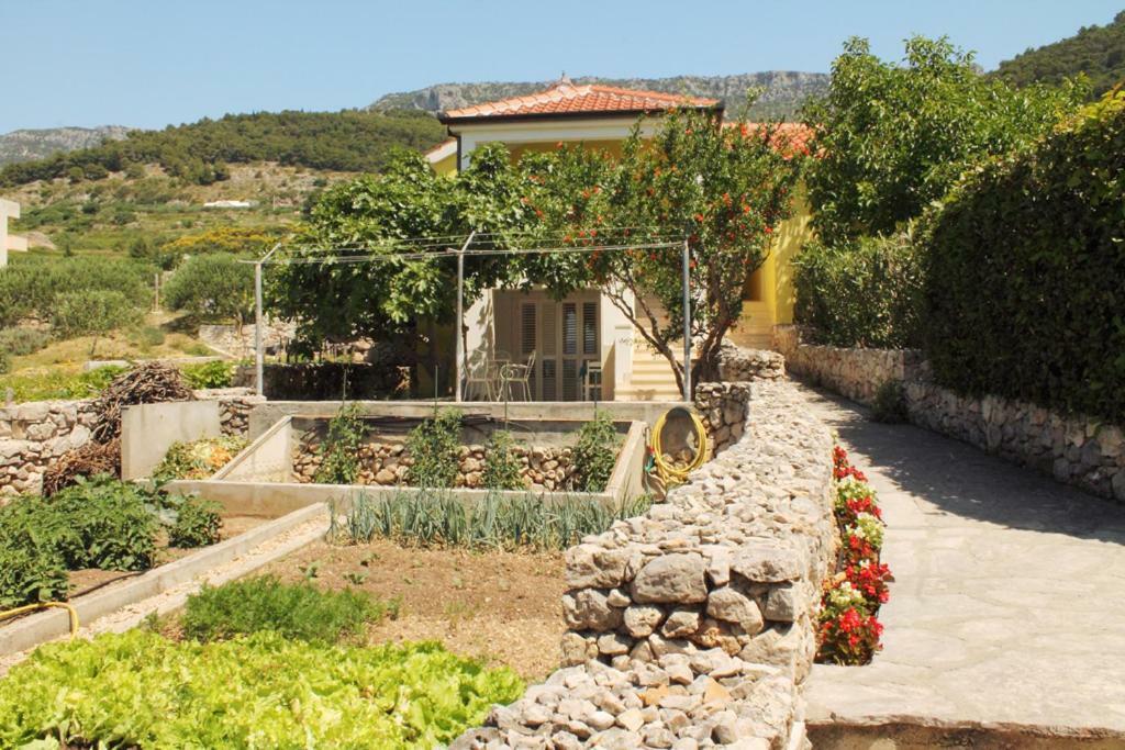 Apartments Nejasmic - Little House For Peaceful And Domestic Vacation Bol Exterior photo