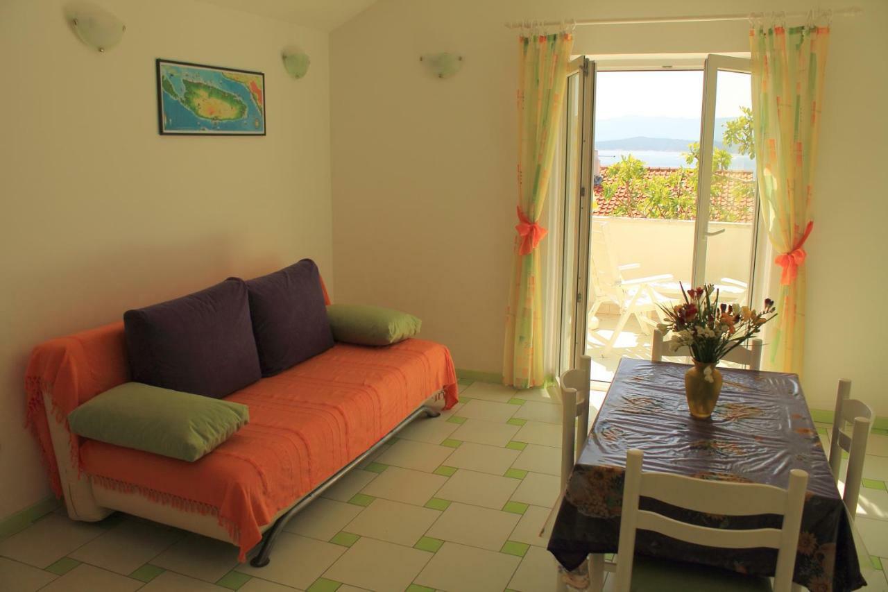 Apartments Nejasmic - Little House For Peaceful And Domestic Vacation Bol Exterior photo
