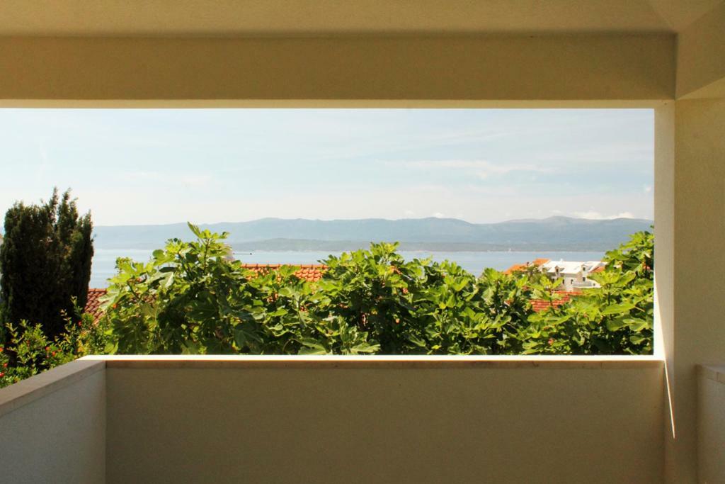 Apartments Nejasmic - Little House For Peaceful And Domestic Vacation Bol Exterior photo