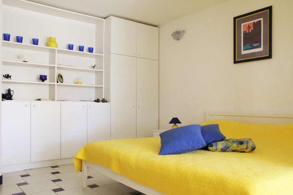 Apartments Nejasmic - Little House For Peaceful And Domestic Vacation Bol Exterior photo
