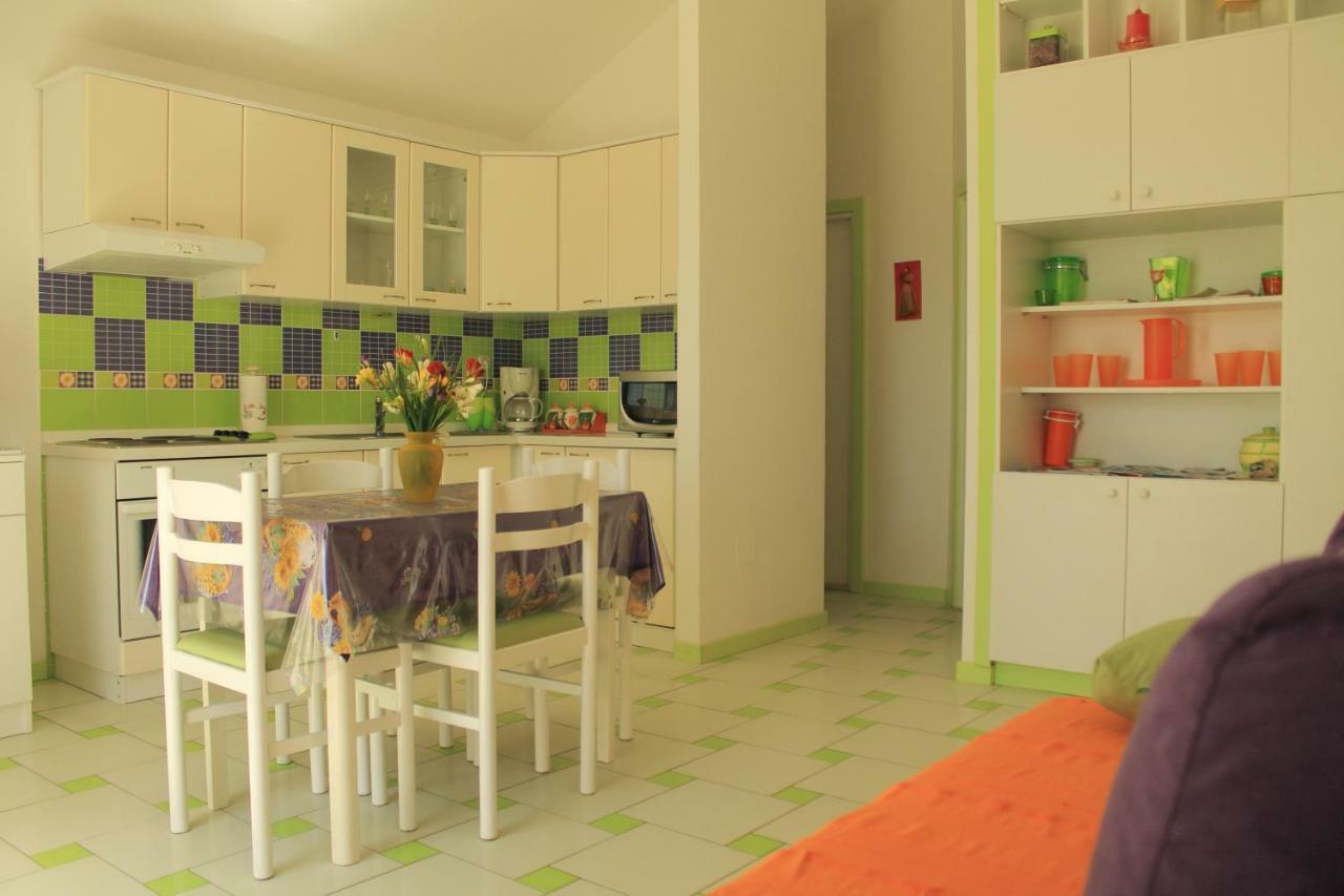 Apartments Nejasmic - Little House For Peaceful And Domestic Vacation Bol Exterior photo