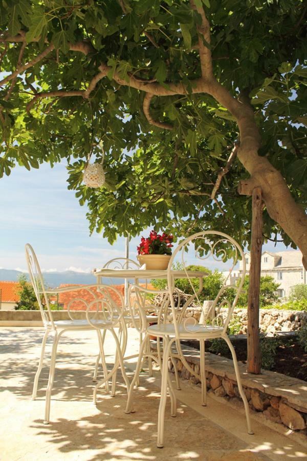 Apartments Nejasmic - Little House For Peaceful And Domestic Vacation Bol Exterior photo