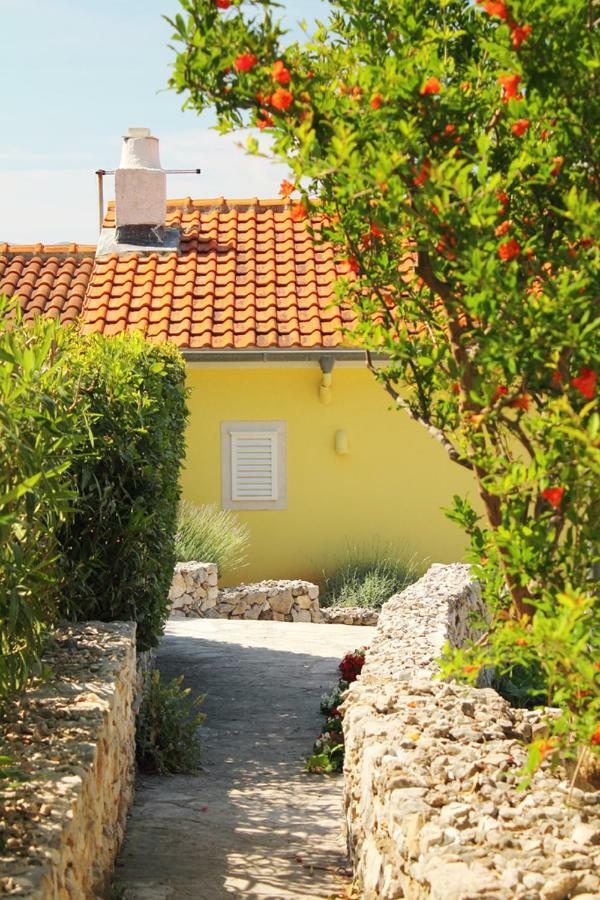 Apartments Nejasmic - Little House For Peaceful And Domestic Vacation Bol Exterior photo